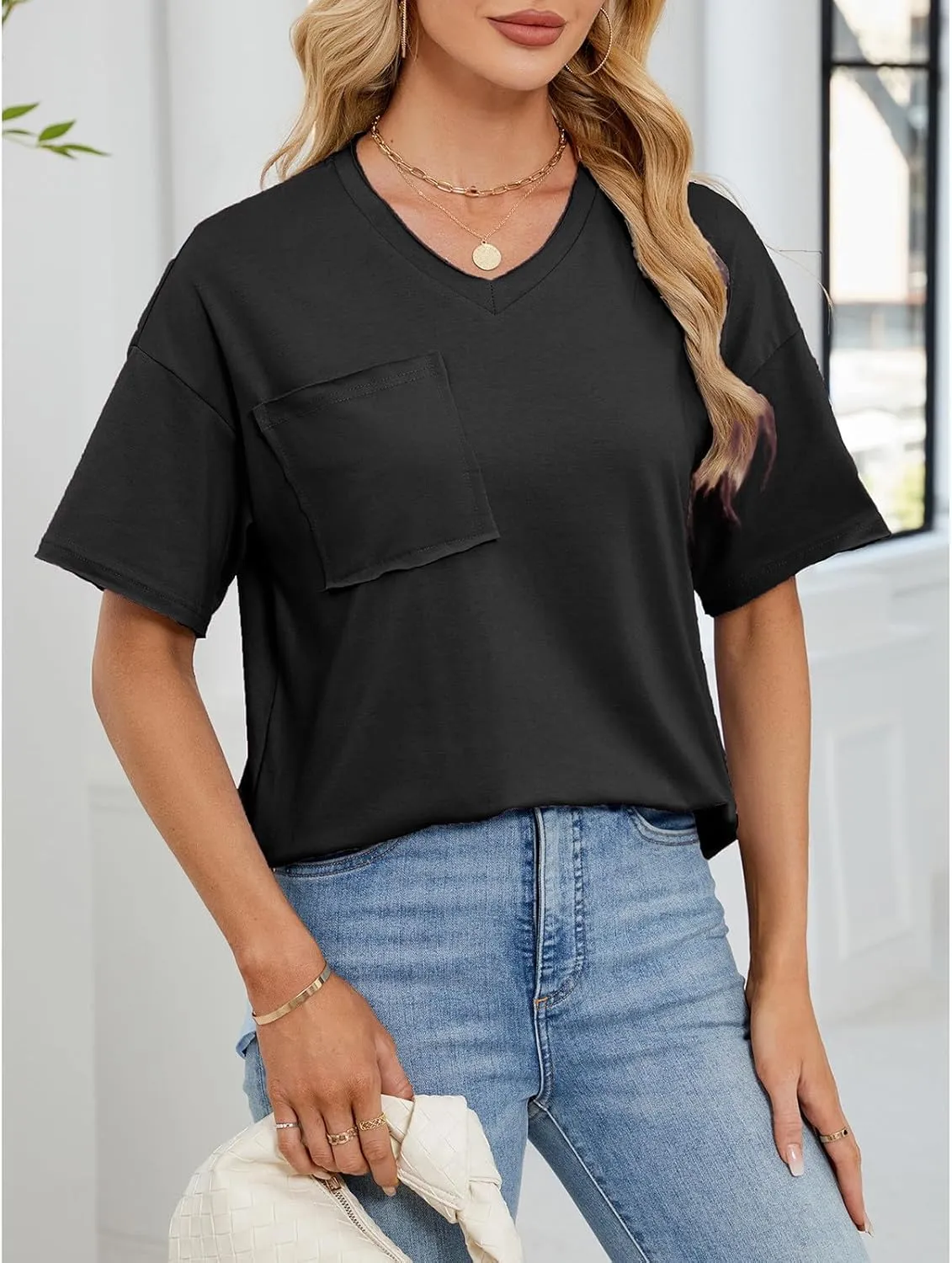 Women T Shirts Oversized Short Sleeve V Neck 2025 Summer Casual Loose Tops Basic Tee Shirts Outfits with Pockets
