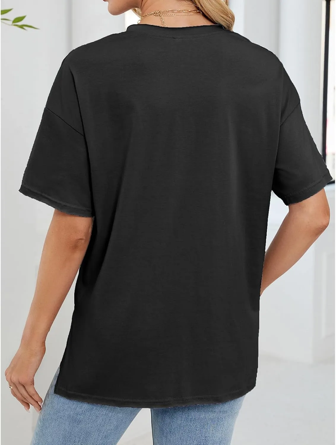 Women T Shirts Oversized Short Sleeve V Neck 2025 Summer Casual Loose Tops Basic Tee Shirts Outfits with Pockets